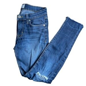 Skinny jeans with slit